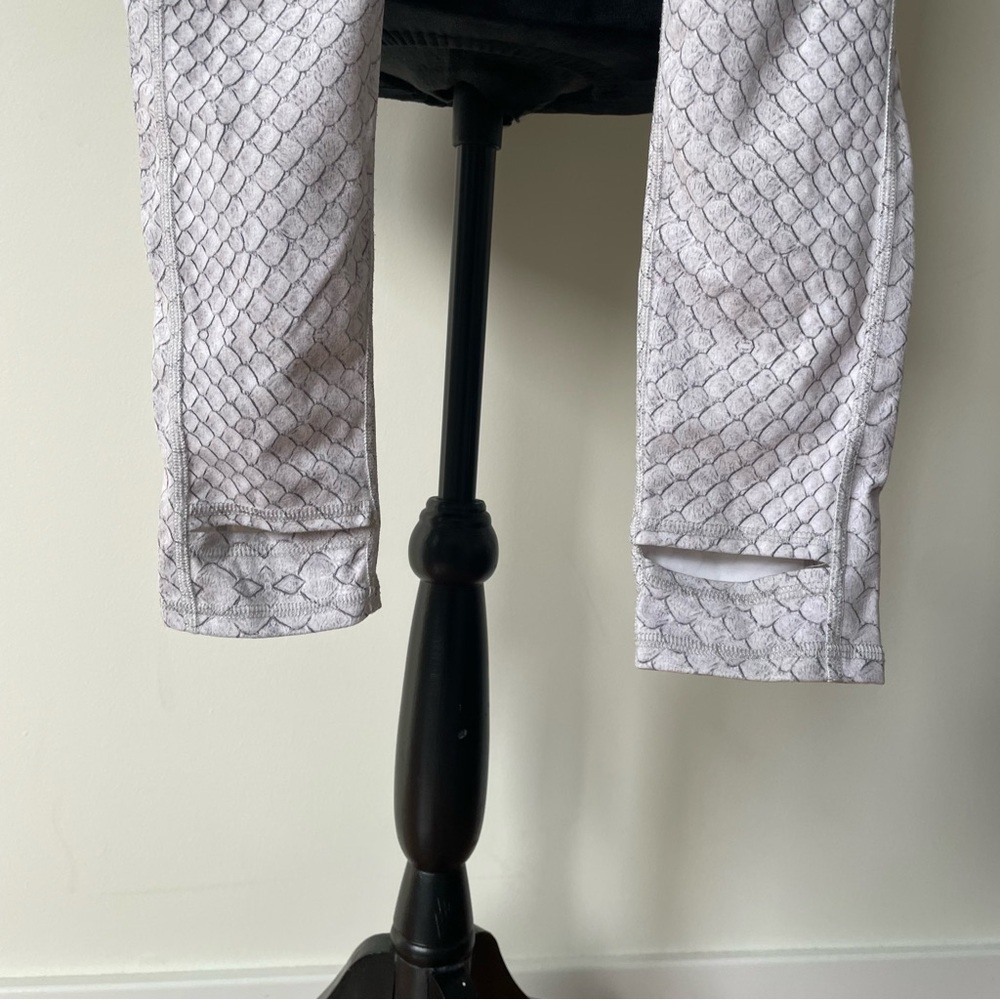 Varley Gray Hillcrest Stirrup Python Snake Print Performance Leggings EUC Size S - Picture 6 of 9